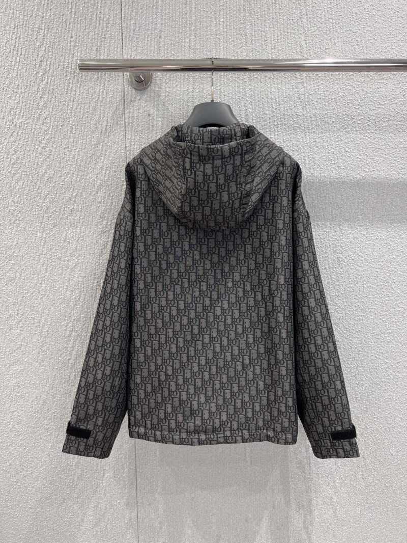 chr1st1an D10r outwear